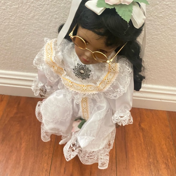 Beautiful black Porcelain doll - Picture 4 of 16